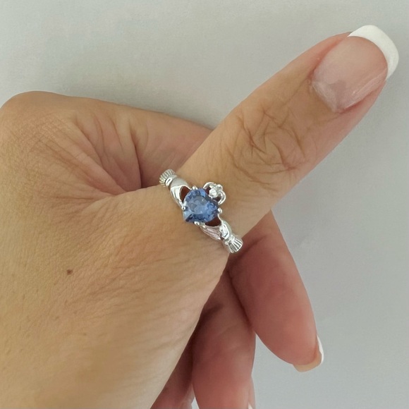 Sterling silver alexandrite(lavender) stone claddagh ring, claddagh ring, Celtic - Picture 9 of 9